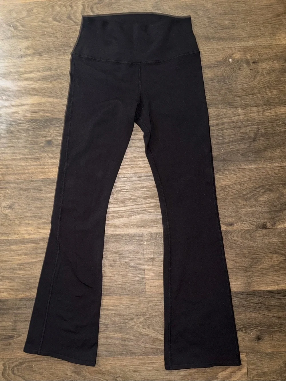 ALO Yoga Black Crop Sway Long Sleeve Pullover & Boot Cut Airbrush Pants Small